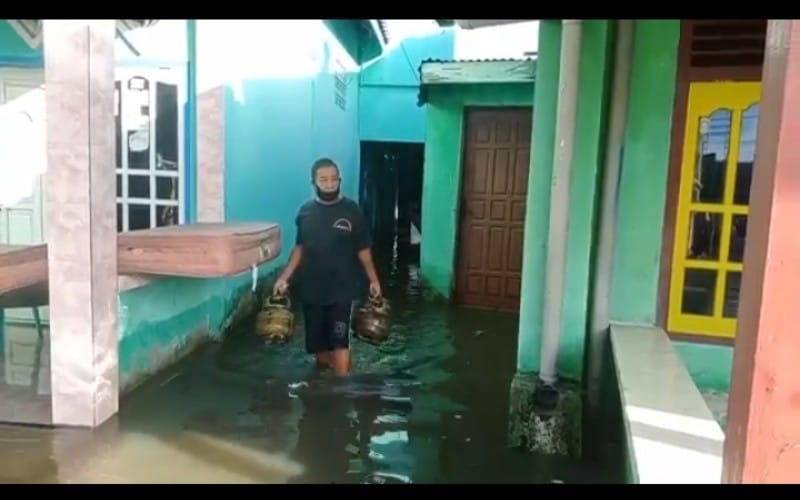Hujan Lebat, Permukiman Warga Pasar 2 Muara Enim Terendam Banjir 