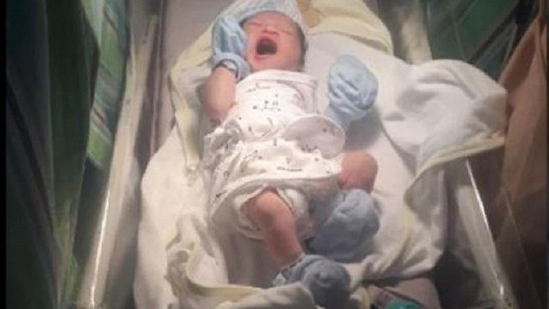 Seorang Desainer Namai Bayi Laki-Lakinya HTML