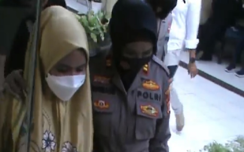 Perempuan Muda Penjual Kosmetik Ilegal di Mataram Ditangkap