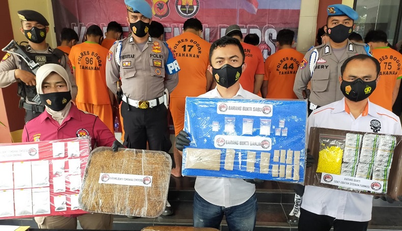 Polisi Tangkap 3 Pemuda Peracik Tembakau Sintetis di Bogor