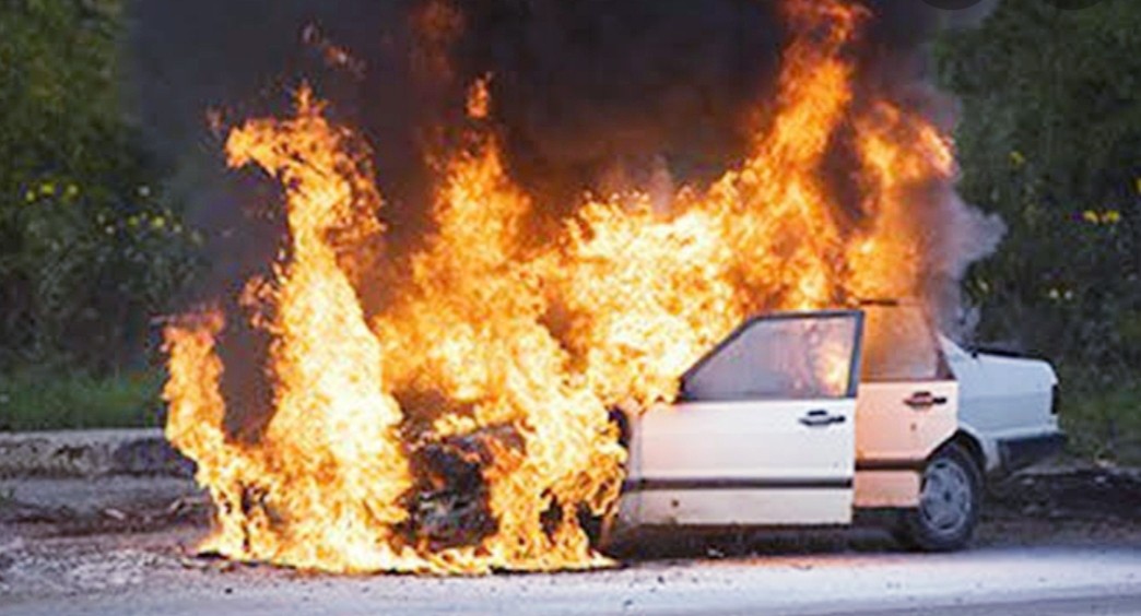 5 Hal Konyol Penyebab Mobil Terbakar, Paling Nyesek Gara-Gara Lap Tertinggal dalam Kap Mesin
