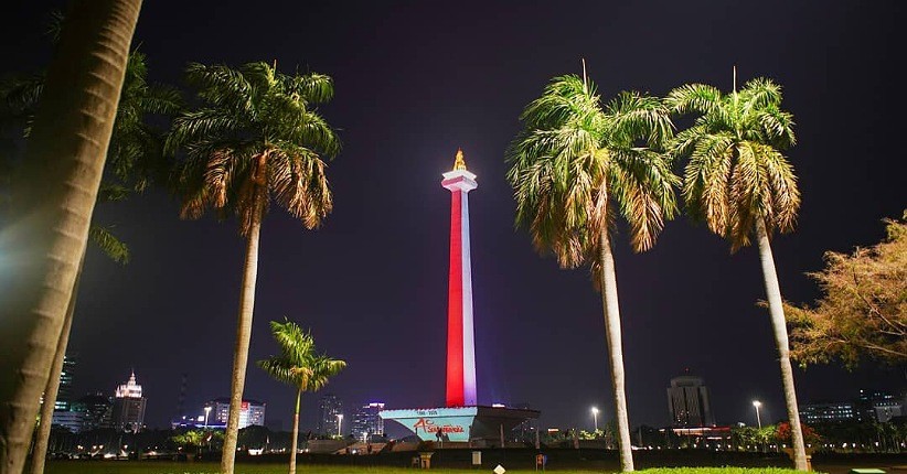 Ternyata seperti ini Melihat Emas Monas dari Dekat