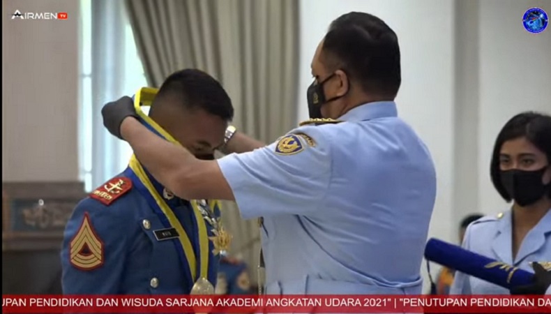 Akademi Angkatan Udara, Laode Abdul Muis Raih Penghargaan Adhi Makayasa