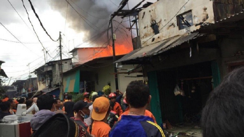 Kebakaran di Permukiman Padat Penduduk Pademangan, Api Cepat Berkobar