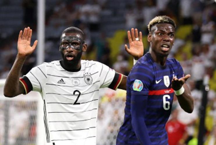 Gawat! Pogba Terancam Sanksi Gara-Gara Peluk Penonton di Laga Prancis Vs Jerman