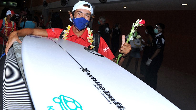 Keren Banget! Atlet Indonesia Rio Waida Kalahkan Peselancar Nomor 1 Dunia di WSL 2022 Banyuwangi