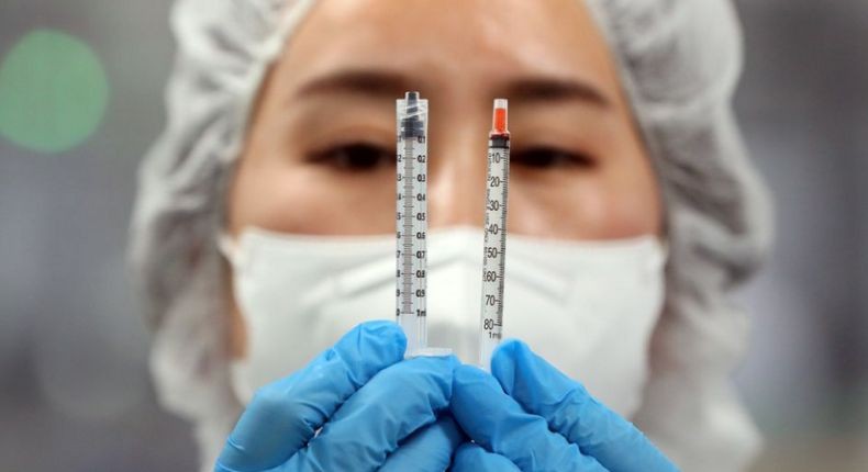 Korsel Padukan Vaksin AstraZeneca dan Pfizer untuk Disuntik ke 760.000 Orang