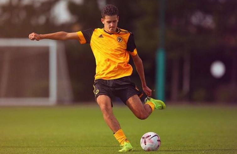 Bek Keturunan Indonesia Justin Hubner Main Full, Wolves U-21 Tahan Man United