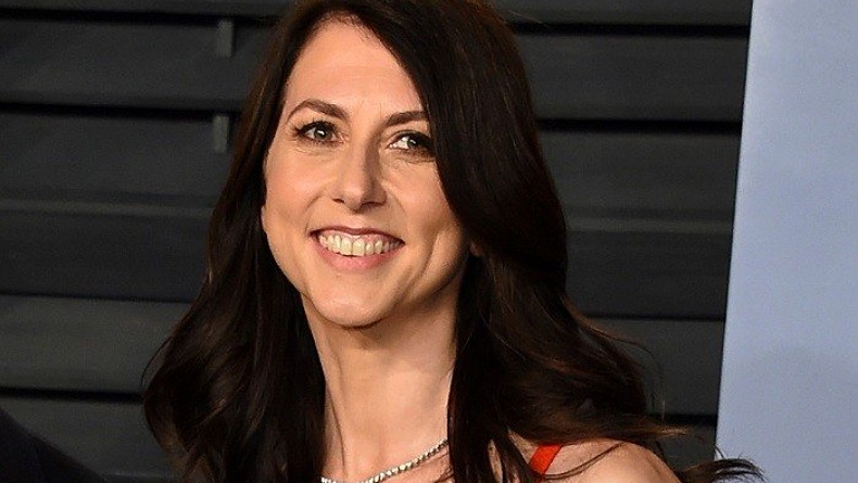 Pesona MacKenzie Scott, Wanita Paling Tajir dan Dermawan di Dunia