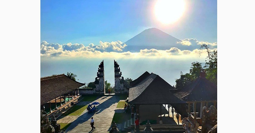 5 Tips Berkunjung ke Tempat Sakral Paling Tertua di Bali, Ternyata Ada di Sini