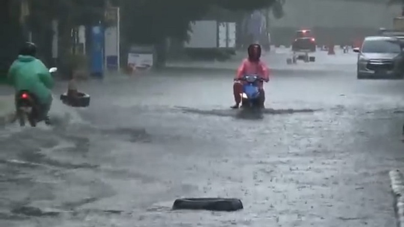 Drainase Buruk Jadi Penyebab Banjir Kerap Rendam Ruas Jalan di Kota Bandung