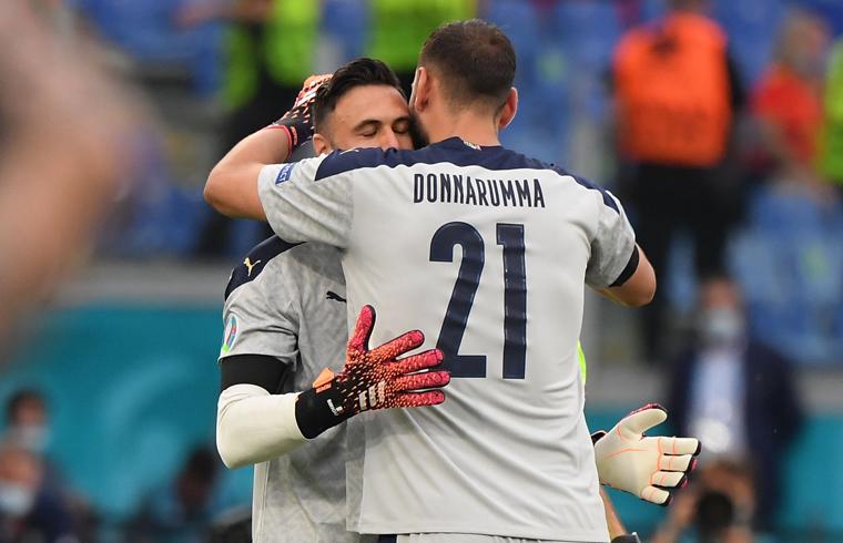 Donnarumma Diganti Sirigu Menit ke-89, Netizen: Selanjutnya Mancini Ganti Lippi