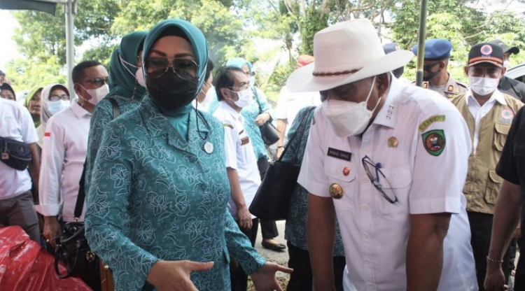 Kunjungi Pengungsi Gempa di Tehoru, Gubernur Maluku Minta Dilaporkan Penyakit      