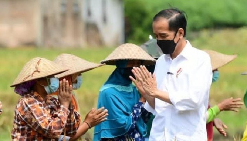 Minta Masyarakat Tidak Tolak Vaksin, Jokowi: Tak Ada Agama yang Melarang