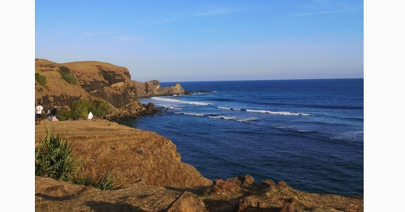 Liburan ke Mandalika, Asyik Berburu Senja di Bukit Merese