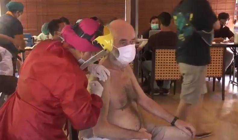 Ratusan WNA di Sanur Bali Antusias Ikut Vaksinasi Covid-19 