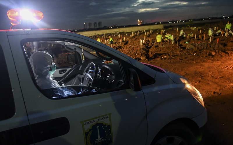 Ambulans di Jakarta Kewalahan, Truk Dikerahkan Angkut Jenazah Pasien Covid-19