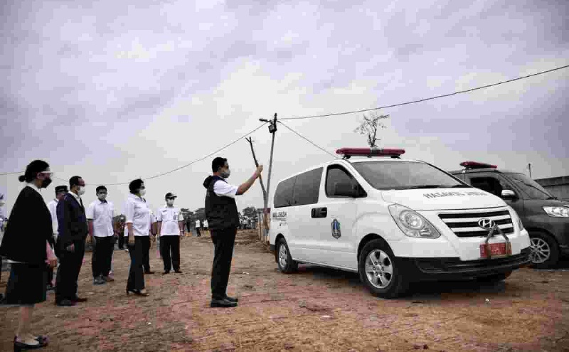 Ini Ekspresi Sedih Anies saat Tinjau Pemakaman Khusus Pasien Covid-19 TPU Rorotan