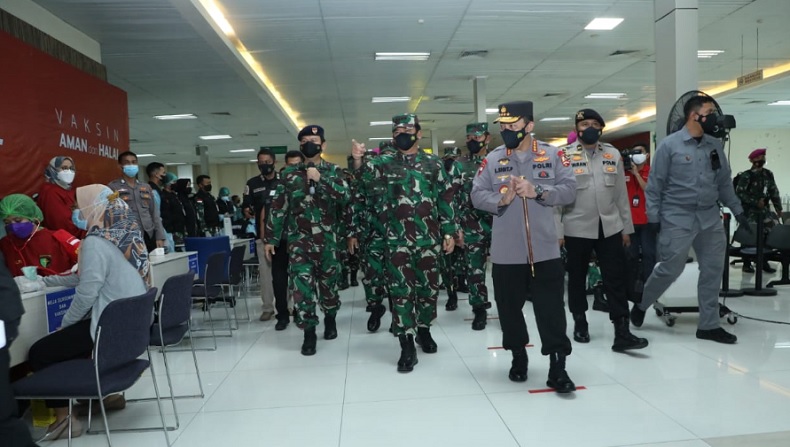 Panglima TNI dan Kapolri Pantau Serbuan Vaksinasi di Pelindo II Tanjung Priok