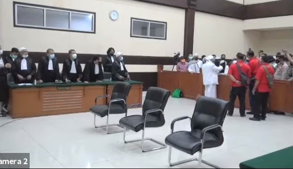 Tak Bersalaman dengan JPU Usai Divonis 4 Tahun, Habib Rizieq: Lawan Terus