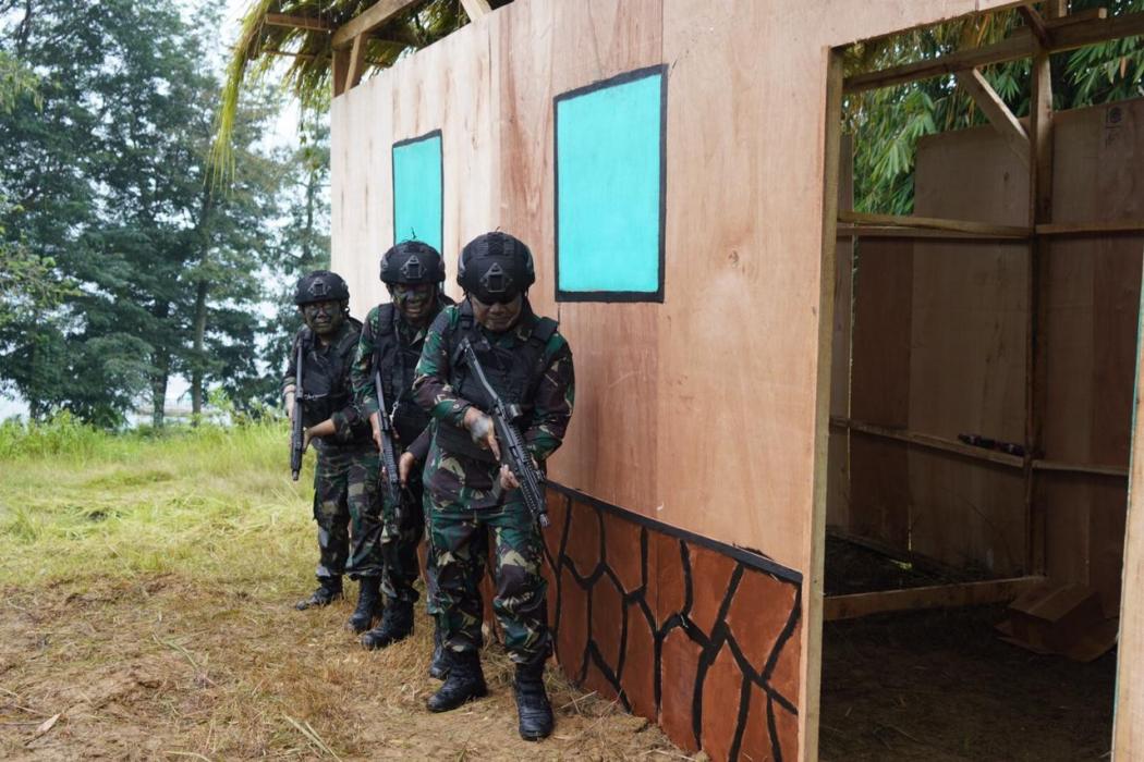 Sangar, Ini Foto-Foto Letjen Dudung saat Terima Brevet Pengintai Tempur