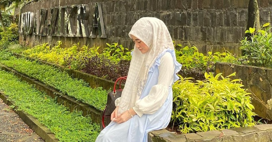 Larissa Chou Tinggalkan Pondok Pesantren Almarhum Ustaz Arifin Ilham, Netizen Kirim Doa  