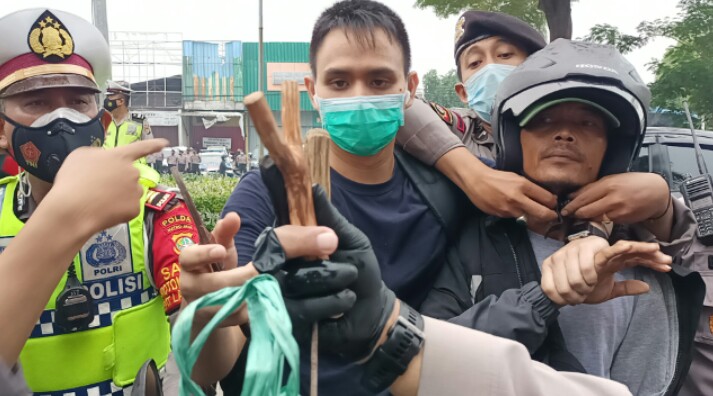 Bawa Pisau dan Ketapel di Luar PN Jaktim, Pendukung Habib Rizieq Diamankan Polisi