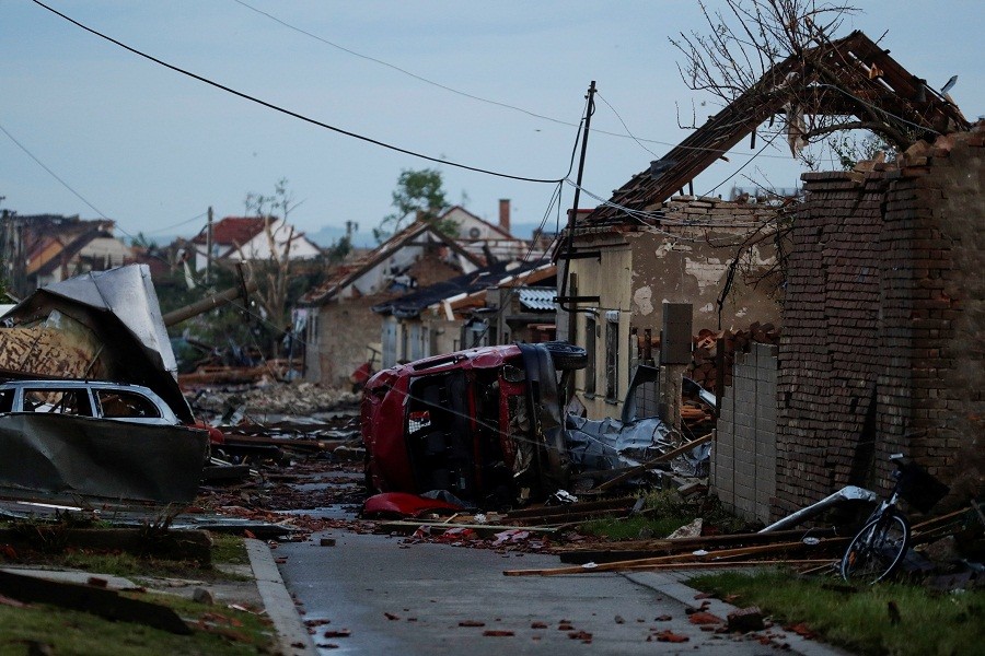Tornado Langka Bikin Republik Ceko Luluh Lantak, 3 Orang Tewas Ratusan Lainnya Luka-Luka
