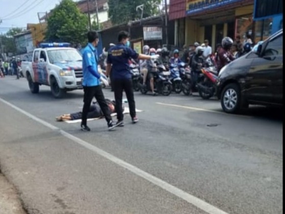 Gagal Salip Truk, Pengemudi Motor di Bogor Tewas Terlindas