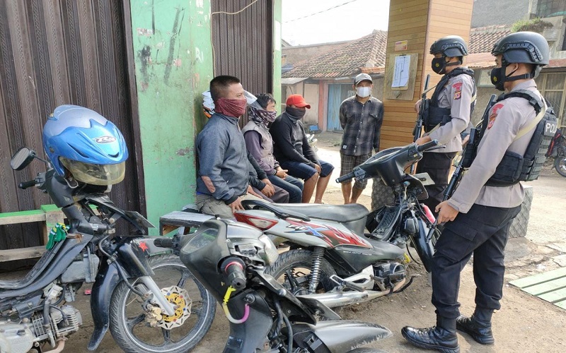 Brimob Bersenjata Laras Panjang Datangi Pangkalan Ojek Warcin Rancaekek Bandung