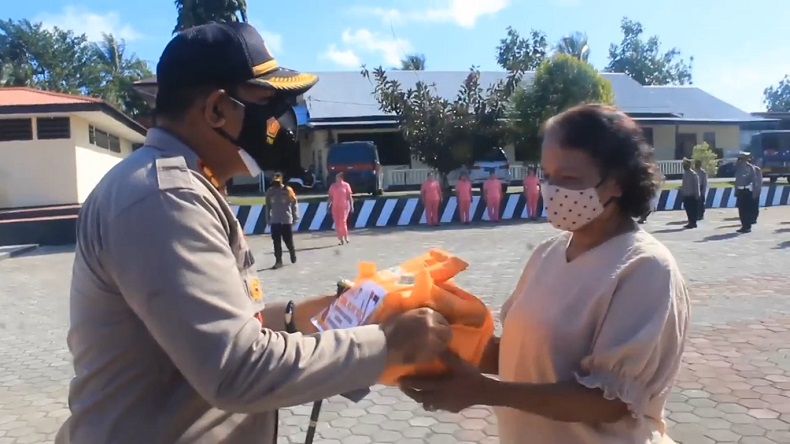 Polres Tual Beri Bantuan untuk Pesantren dan Panti Asuhan