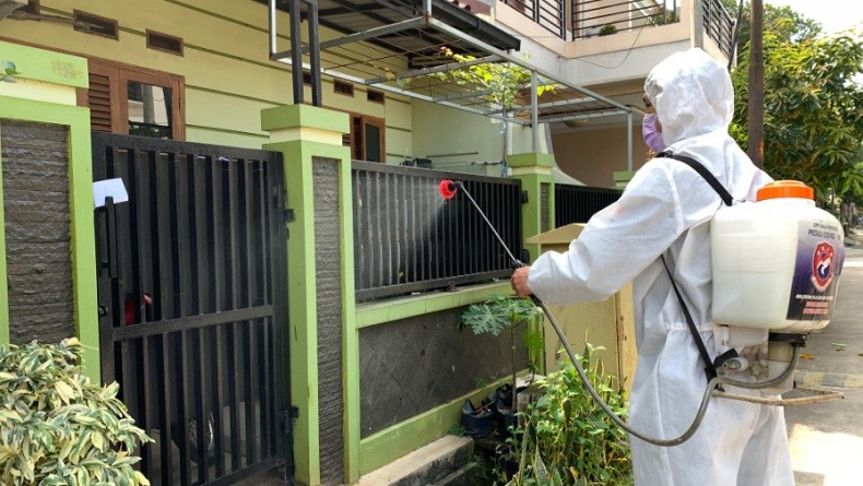 Cegah Penularan Covid-19, Baja Perindo Gelar Penyemprotan Disinfektan di Perumahan Warga Bekasi