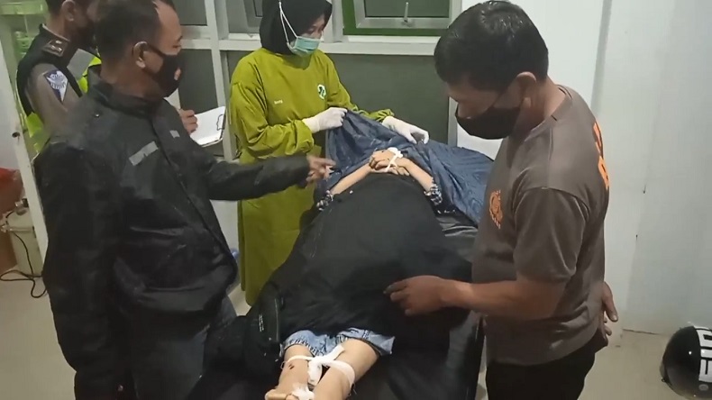 Jalan Licin, Mahasiswi di Gowa Tewas Terpental saat Dibonceng