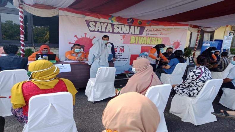1.100 Warga Bangka Tengah Ikuti Vaksinasi Covid-19