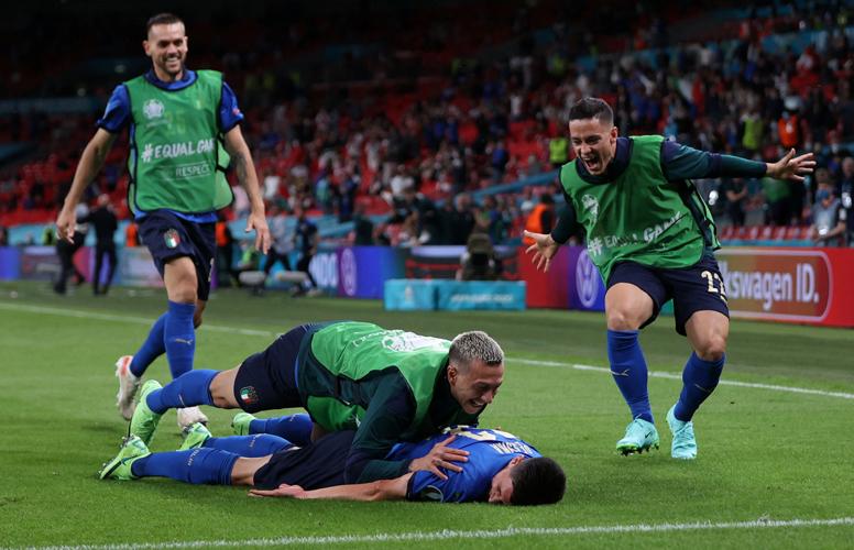 Bak Orang Pingsan, Selebrasi Gelandang Italia Matteo Pessina Jadi Sorotan