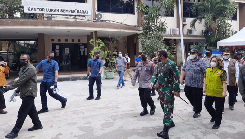 Panglima TNI Tinjau Posko PPKM Semper dan Tempat Isolasi OTG Pasar Rumput