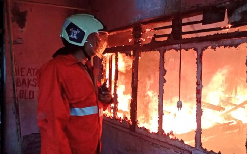 Kebakaran di Bekasi, Lapak Pengepul Barang Bekas dan 3 Kontrakan Ludes Terbakar