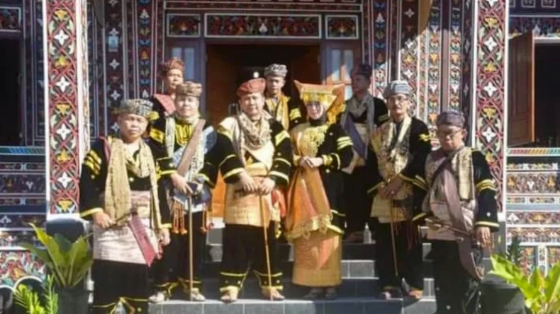 Kapolda Sumbar Dianugerahi Gelar Sangsako Minangkabau Tuanku Rajo Sinaro Basa