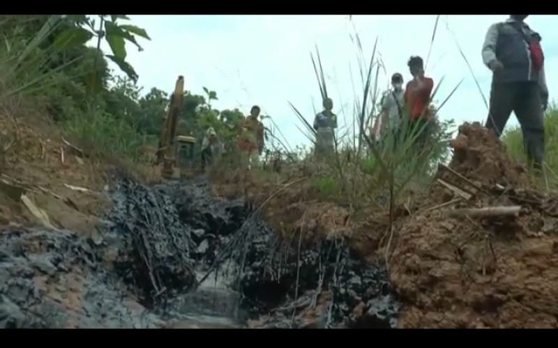 Tumpahan Minyak Mentah Cemari Kebun Karet, Petani di PALI Mengeluh