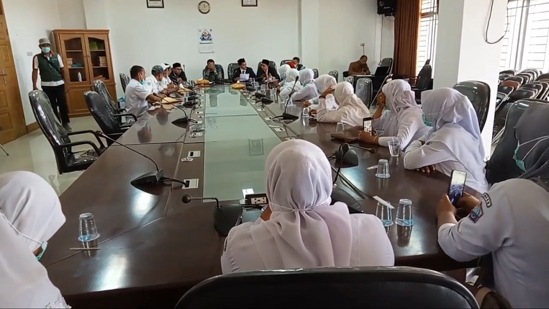 Nakes Honorer Pidie Jaya Minta Naik Gaji