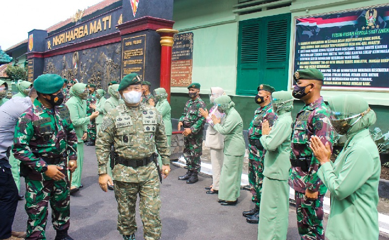 Kunjungi Yonarmed 11 Magelang, Pangkostrad: Setiap Prajurit Harus Jadi Petarung