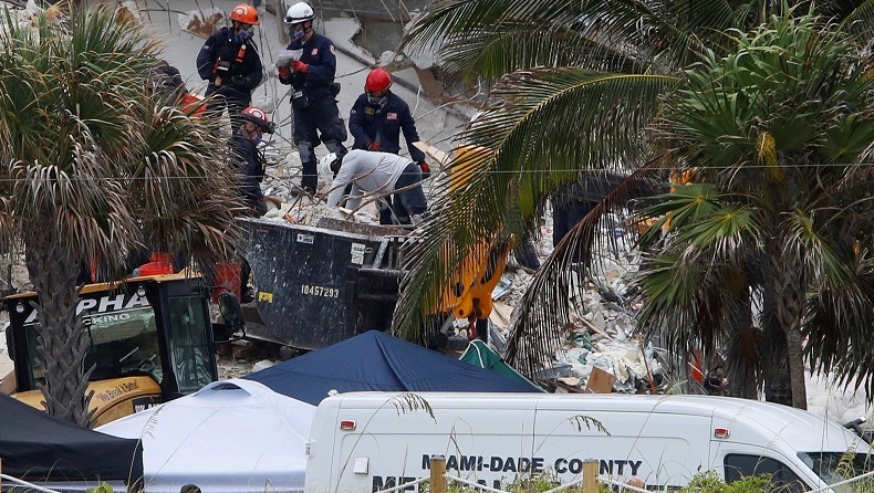 Update Kondominium 12 Lantai Runtuh di Florida, Petugas Temukan 2 Mayat
