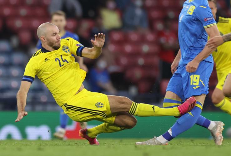 Ngilu, Intip Tekel Horor Marcus Danielson Hantam Lutut Artem Besyedin 