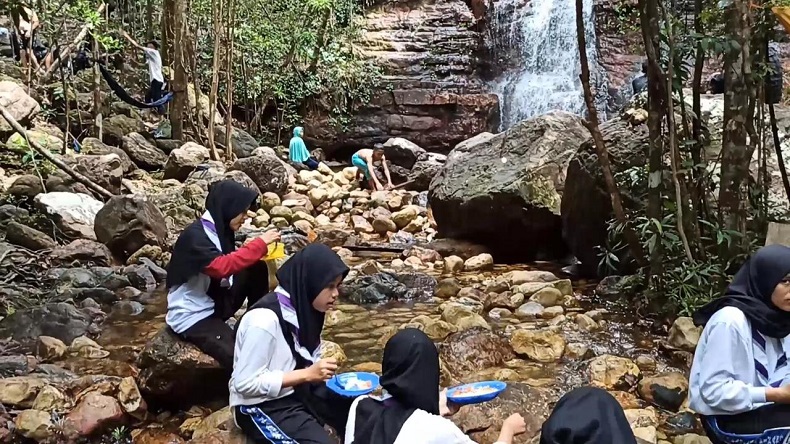 34 Anggota Pramuka Binaan Lanal Babel Dibekali Bushcraft di Alam Bebas