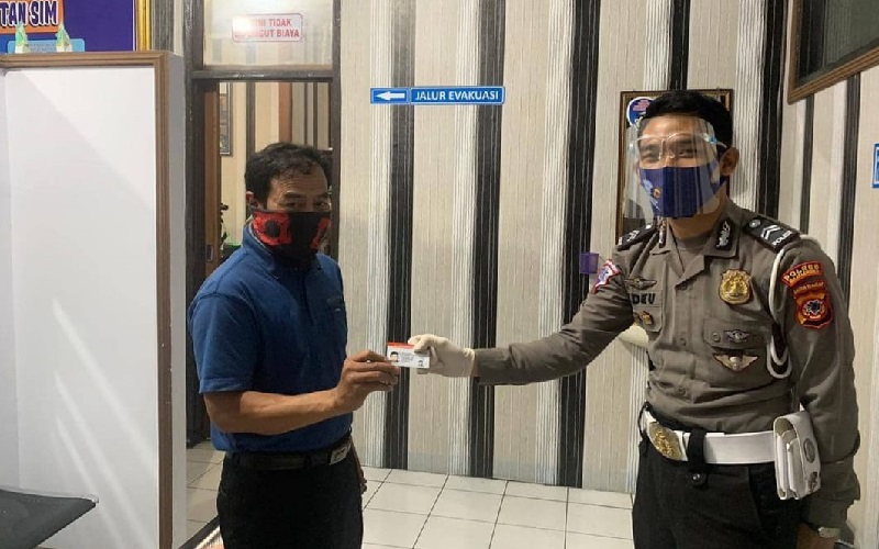 HUT ke-75 Bhayangkara, Polres Majalengka Beri SIM Gratis bagi Warga Lahir 1 Juli