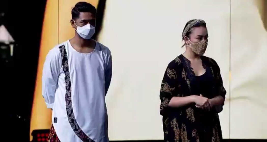 Arya Saloka dan Amanda Manopo Kompak Pakai Batik saat Acara Penghargaan Sinteron Ikatan Cinta 