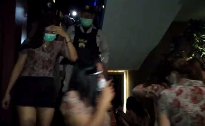 Tempat Pijat Spa di Serpong Dirazia, Ini Penampakan Terapis yang Diangkut Petugas