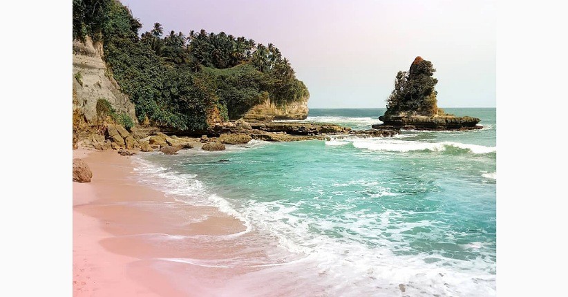 Mengintip Keindahan Tanah Lot ala Sukabumi, Ada Karang Unik Menggantung