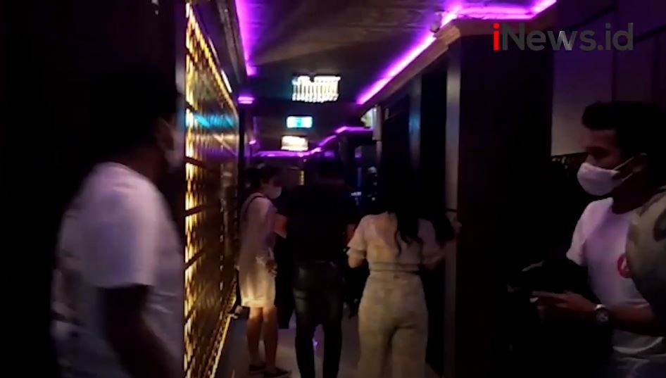 Buka Segel Satpol PP, Tempat Karaoke di Tangerang Nekat Beroperasi Sediakan PSK 