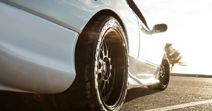 Tips Liburan Tahun Baru Pakai Mobil, Penting Perhatikan Usia Ban!